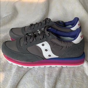 Saucony retro tennis shoe!